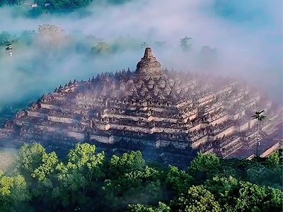 【酷玩日惹】世界奇蹟★婆羅浮屠塔登頂奇幻森林冒險新加坡金沙水舞秀南洋雙國惹出好新情5+1日(全程無購物)